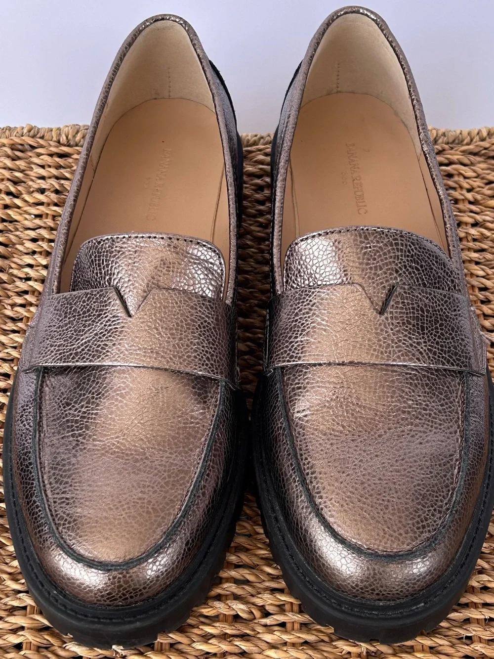 Banana Republic Factory Women’s Vee Strap Lug Loafer in Pewter Size 8